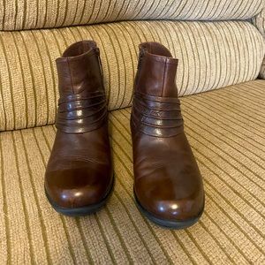 Clark’s Ankle Boots Sz 7 Womens